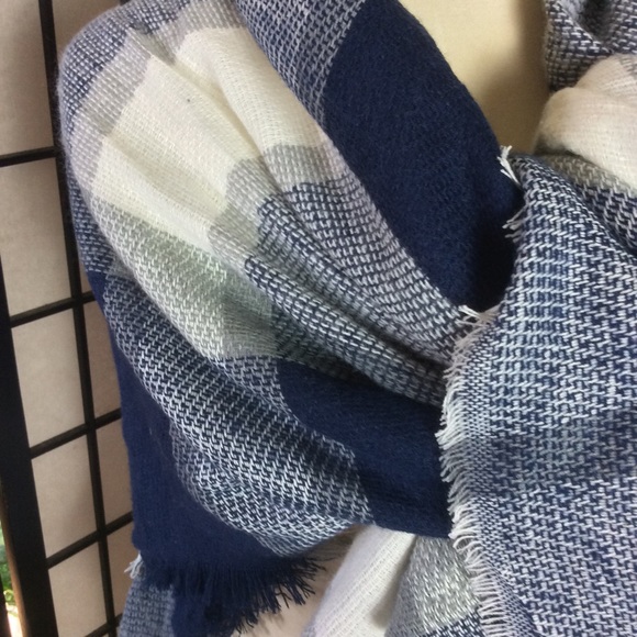Navy & White Wool Blend Checkered Oversized Scarf! - Picture 2 of 5